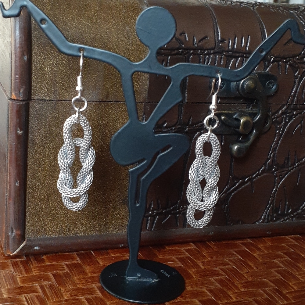 🍁3/$25 SALE! 👉*NWT* DOUBLE KNOTS METAL EARRINGS